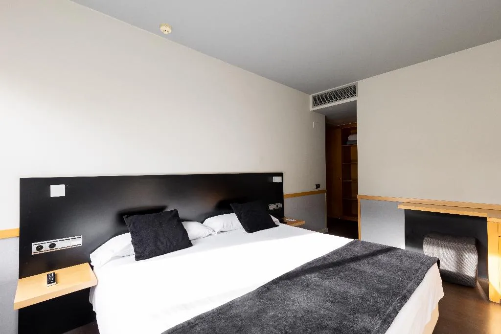 Double or Twin WITH TERRACE Room, Onix Liceo, Barcelona