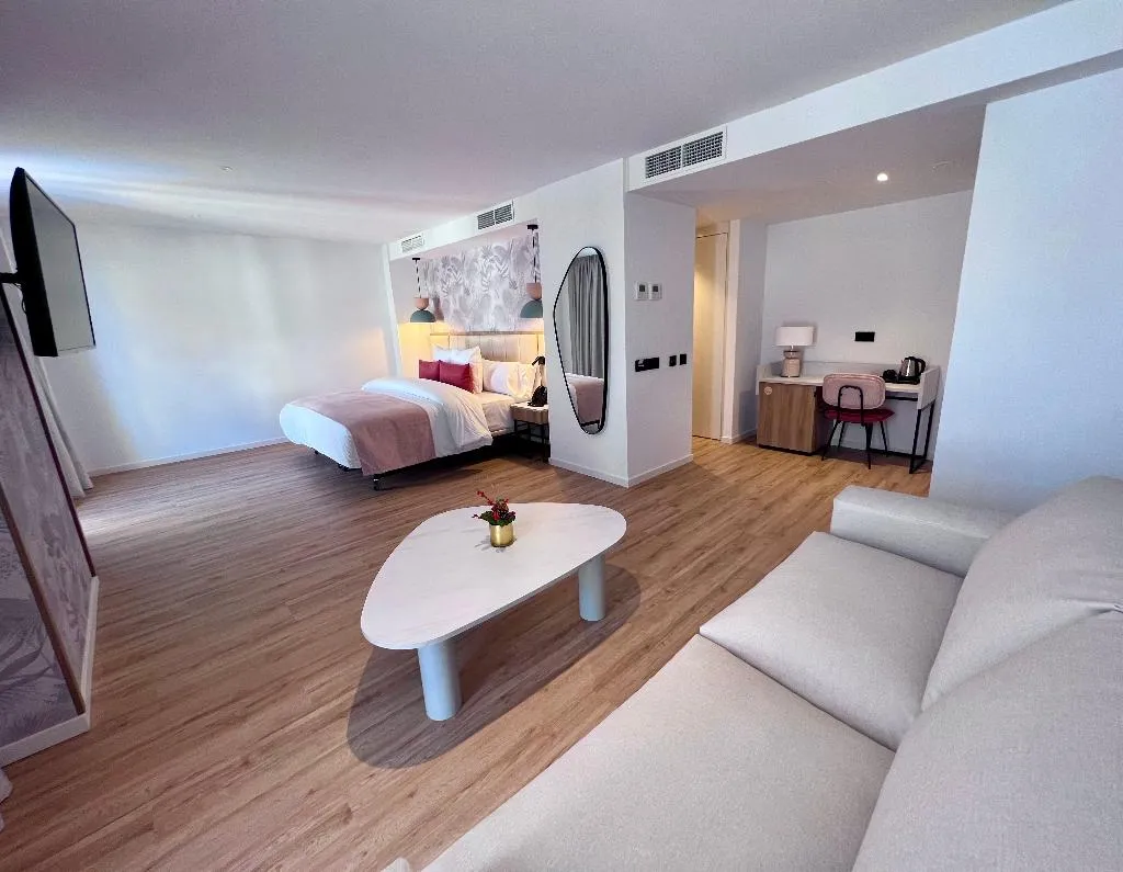 JUNIOR SUITE CAPACITY 3 Room, Óbal Hotel Marbella, Costa Del Sol