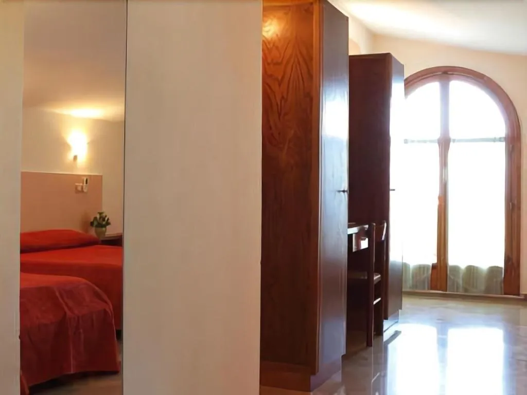 Room, Le Due Sirene, Naples