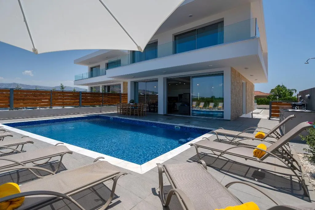 VILLA FIVE BEDROOMS WITH PRIVATE POOL Room, Sea Point Villas, Cyprus