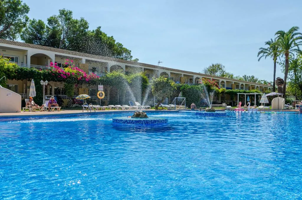 Pool, Mariner Club Apartments, Majorca