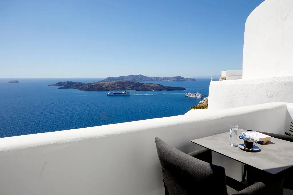 SUITE GRAND Room, Petit Palace, Santorini