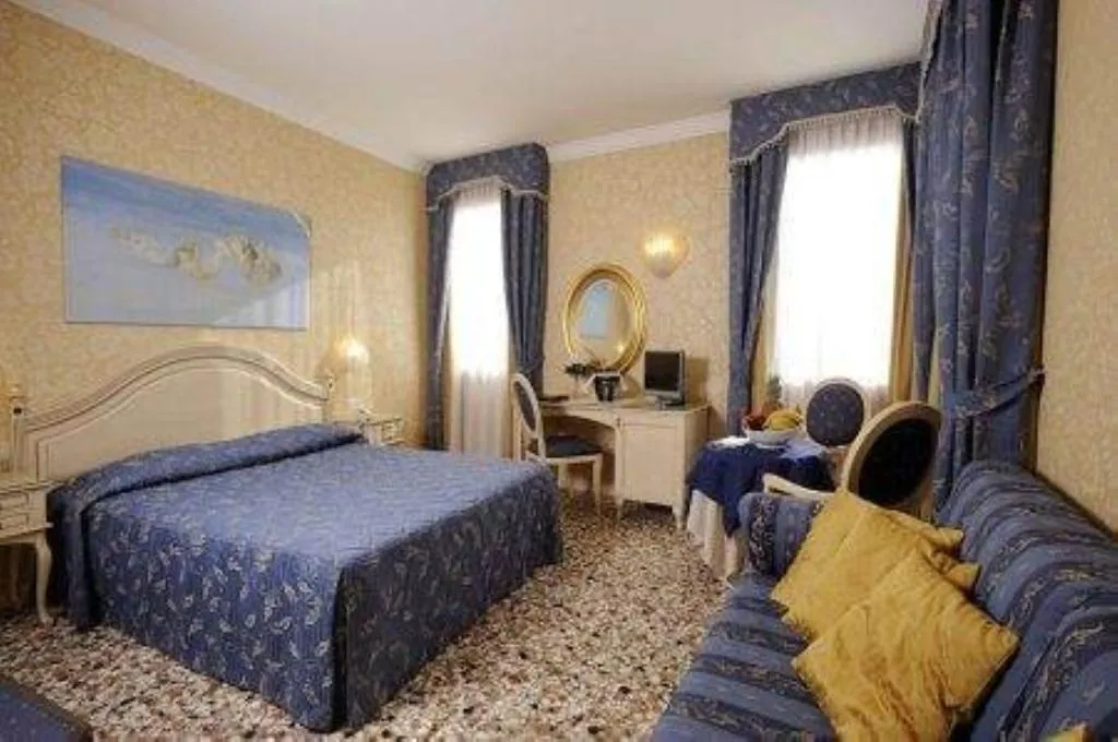 TRIPLE STANDARD Room, Ca' Formenta, Venice