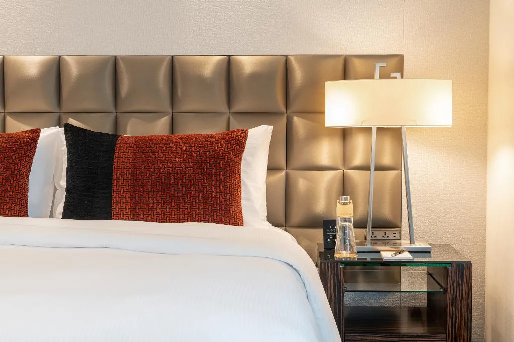 SUITE CLUB Room, voco Bonnington Dubai, Dubai
