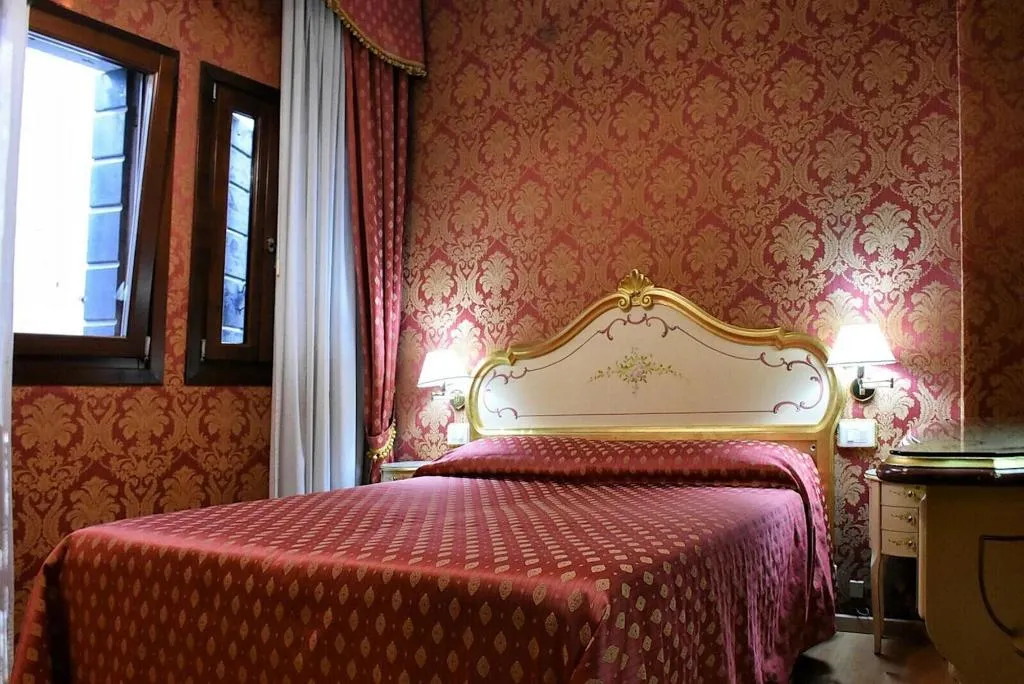 Room, Al Gazzettino, Venice