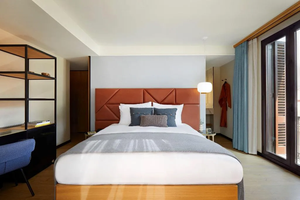 DOUBLE PREMIUM KING BED Room, Kimpton Vividora Hotel, Barcelona