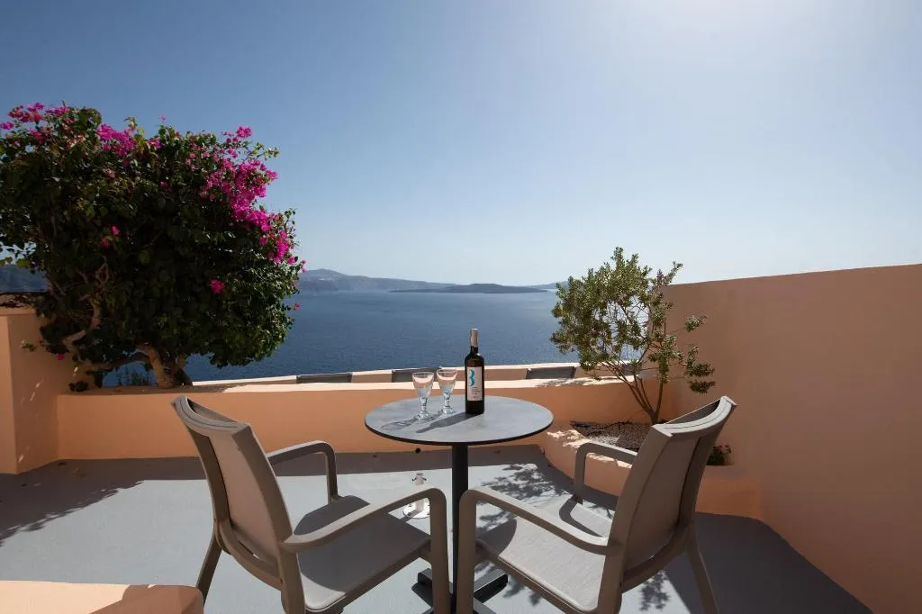 Room, Horizon Aeifos Suites, Santorini
