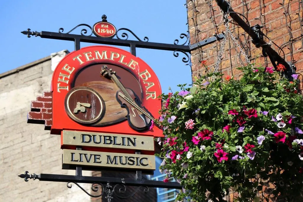 Sports and Entertainment, Baggot Court Townhouse, Dublin
