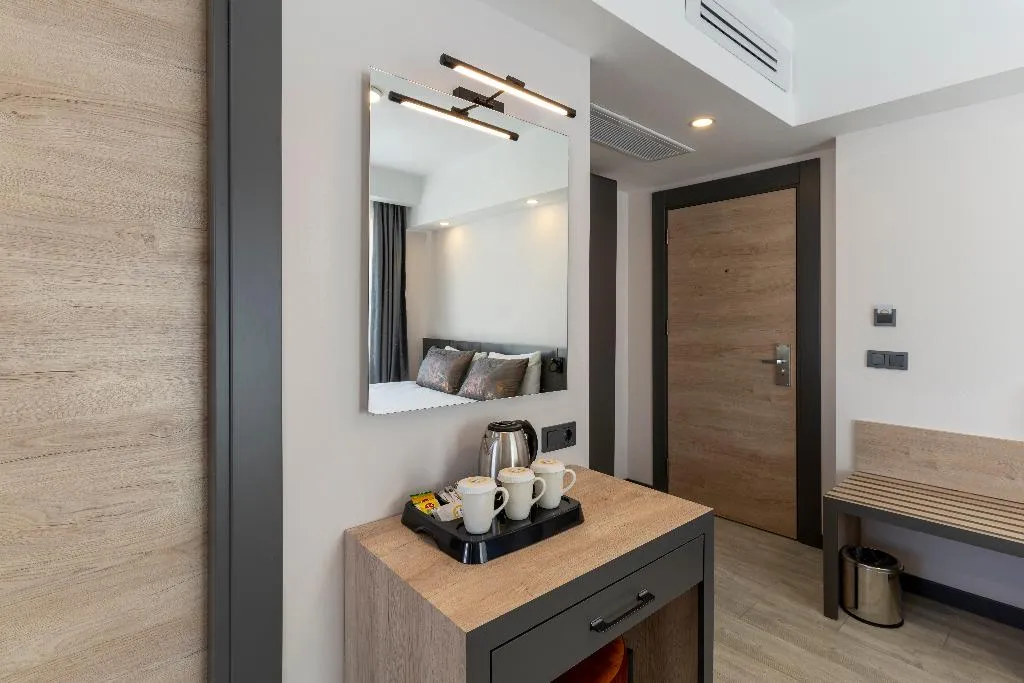 TRIPLE THREE BEDROOMS ONE BATHROOM Room, Irenic Hotel, Antalya