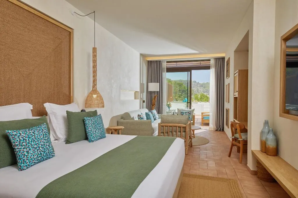 Room, Cala San Miguel Ibiza Res, Curio Colllec by Hilton, Ibiza