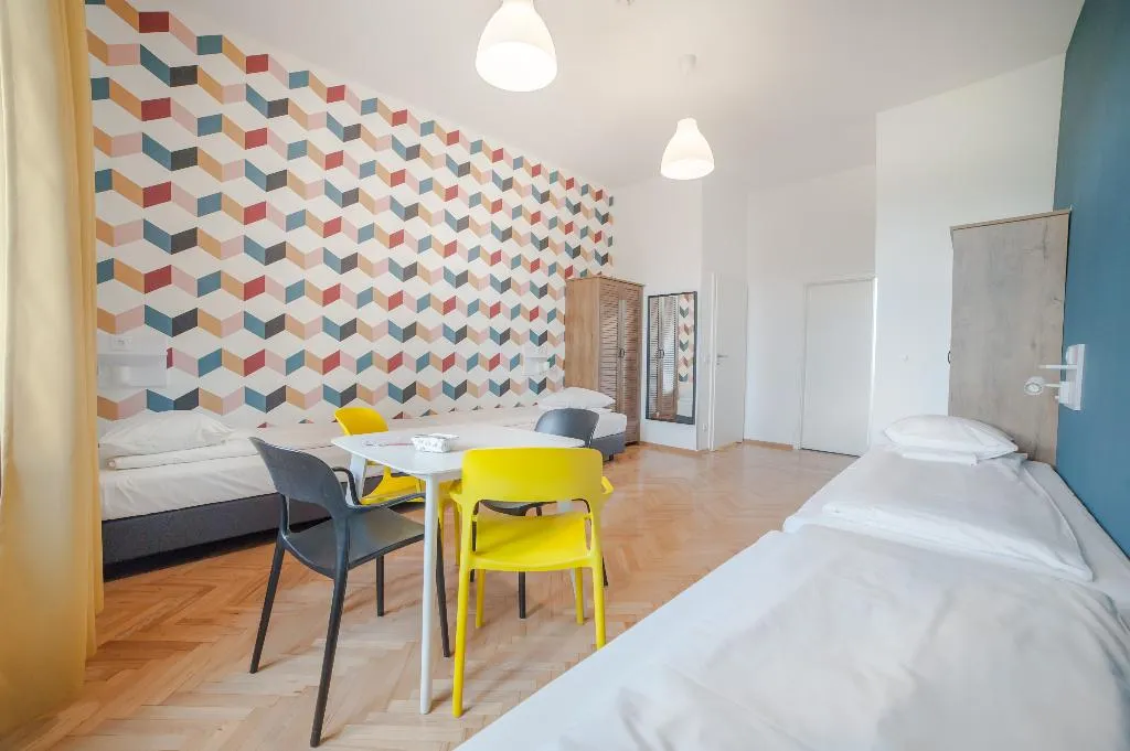 QUADRUPLE STANDARD Room, Hostel Atlantis Kraków, Krakow