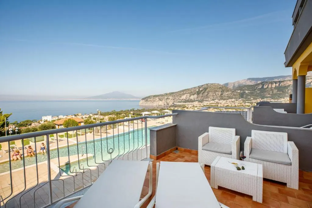 JUNIOR SUITE SEA VIEW Room, Art Hotel Gran Paradiso, Naples