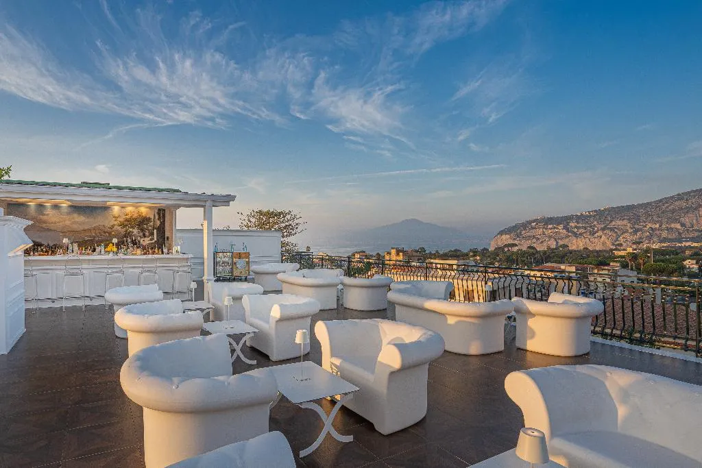 Bar, Majestic Palace, Naples