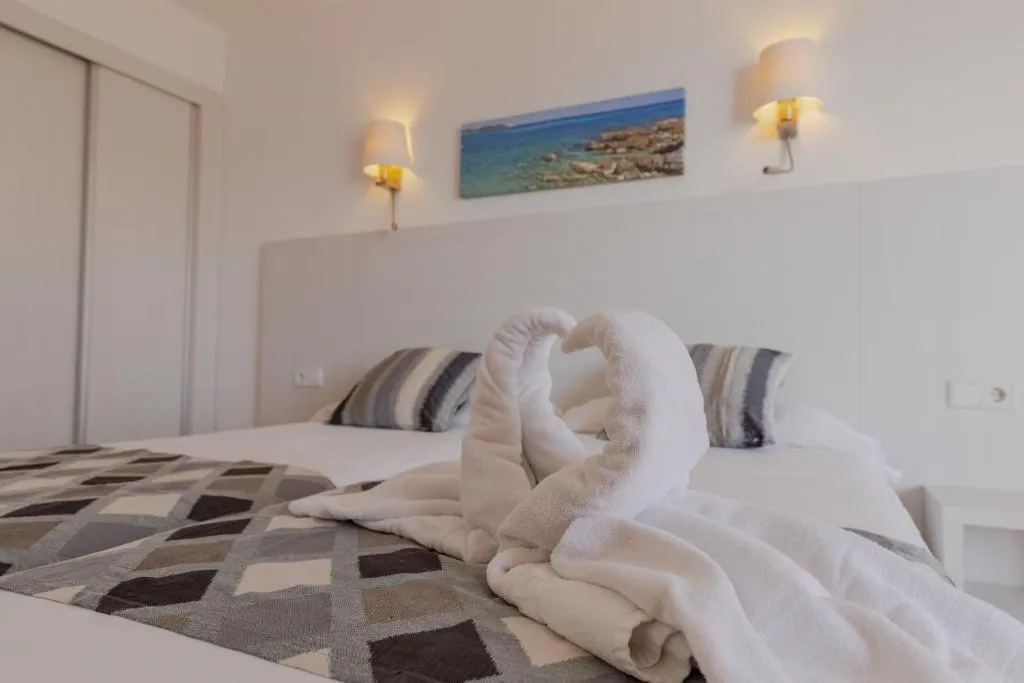 DOUBLE STANDARD Room, R2 Veronica, Majorca