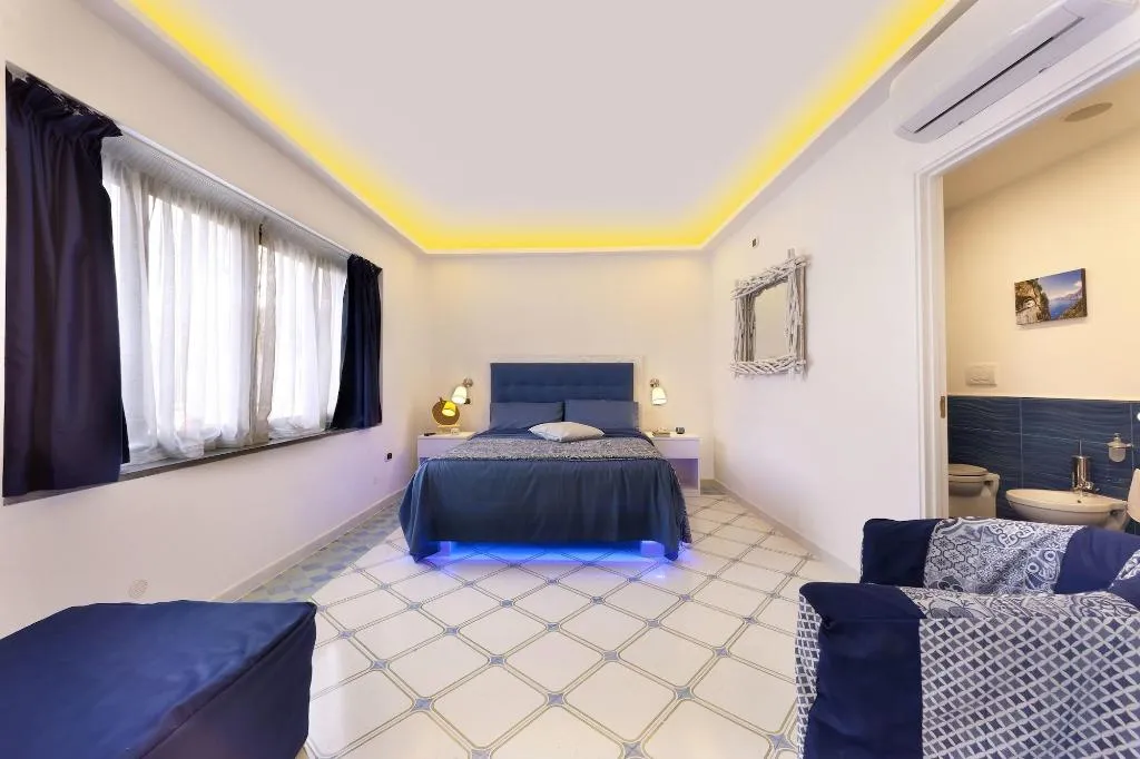 Room, B B Sorrento Central, Naples
