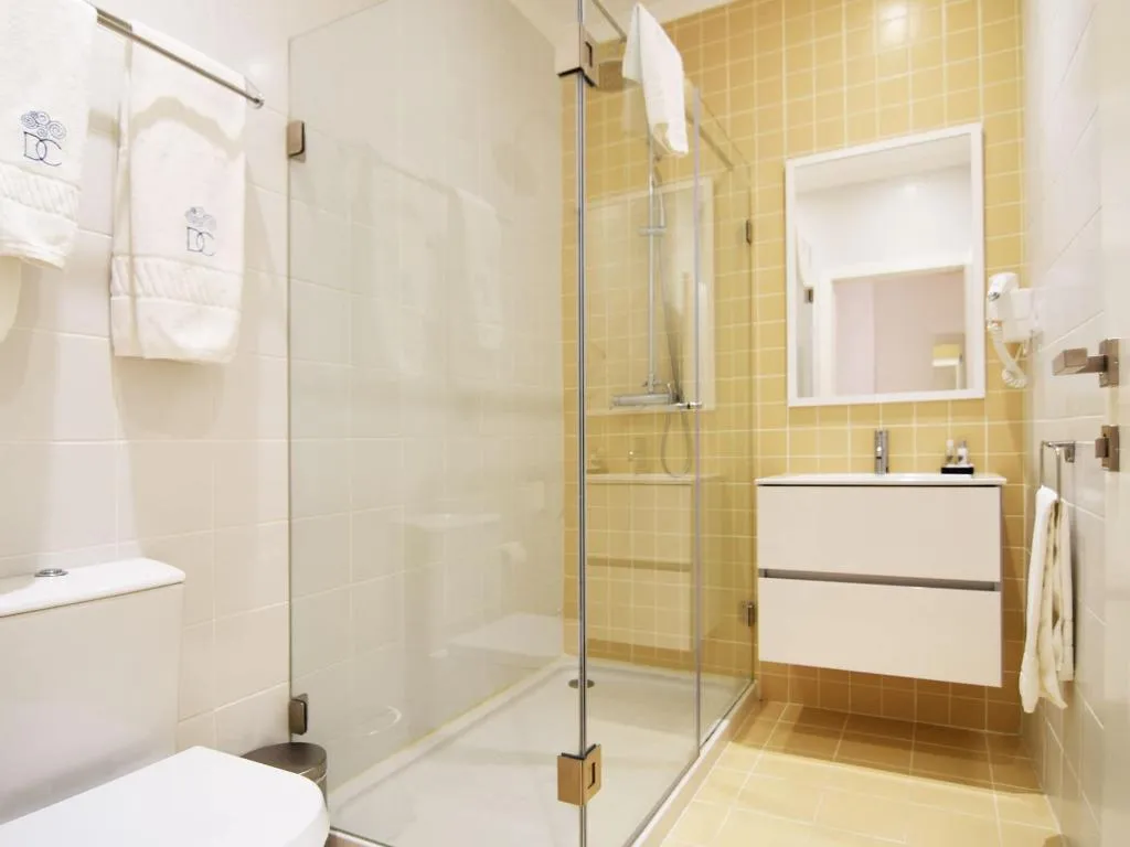 Room, Chiado Dream Apartments, Lisbon