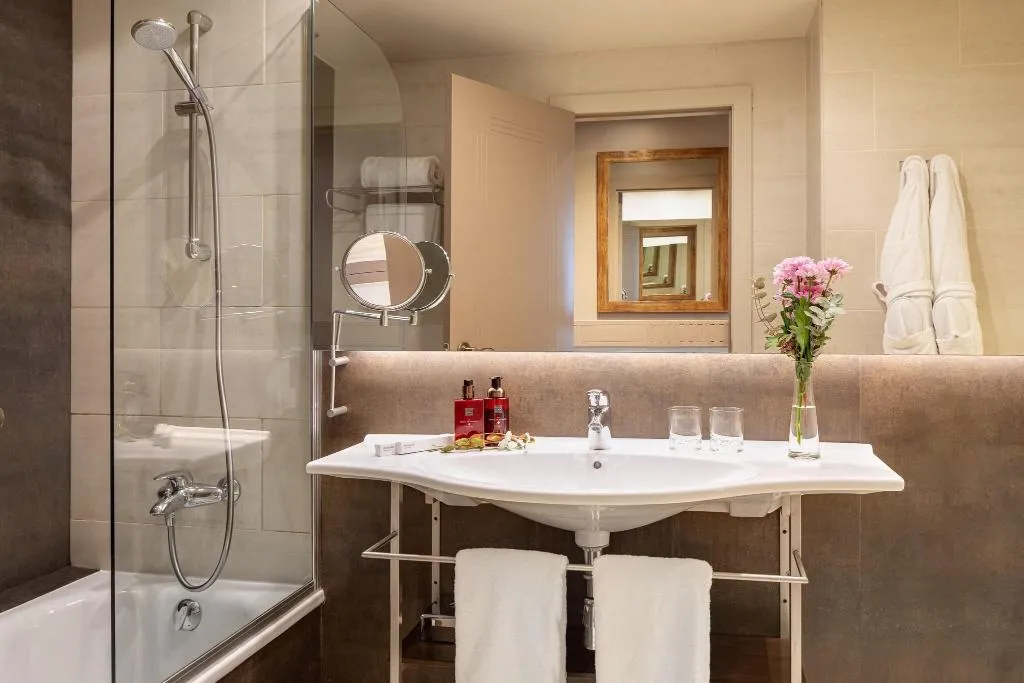 DOUBLE STANDARD Room, Duquesa de Cardona, Barcelona