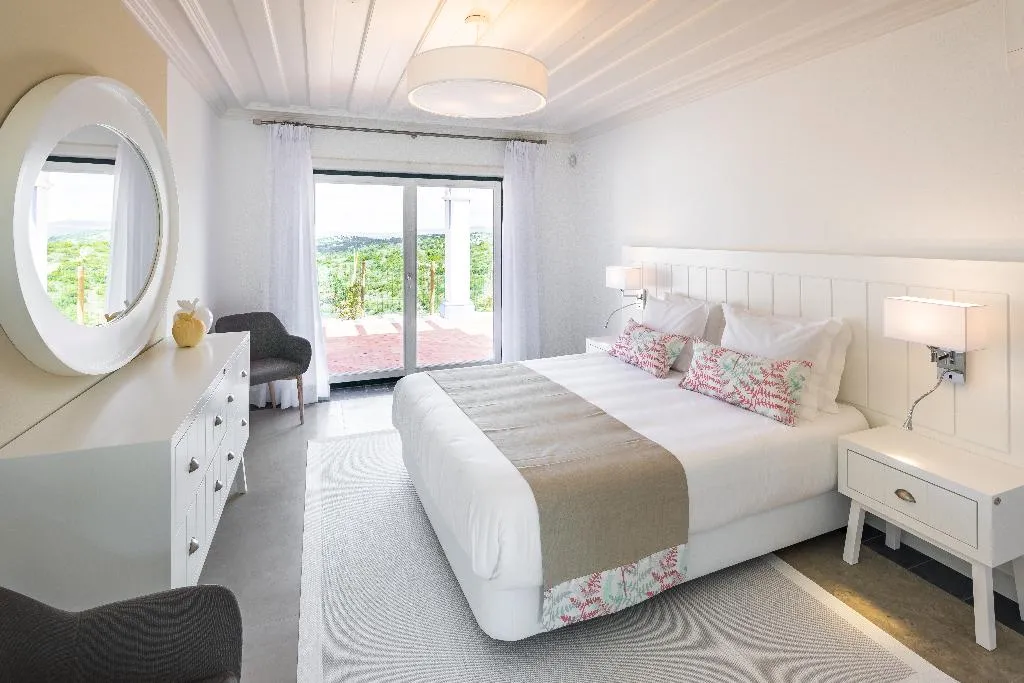 VILLA THREE BEDROOMS Room, Shantivillas, Algarve