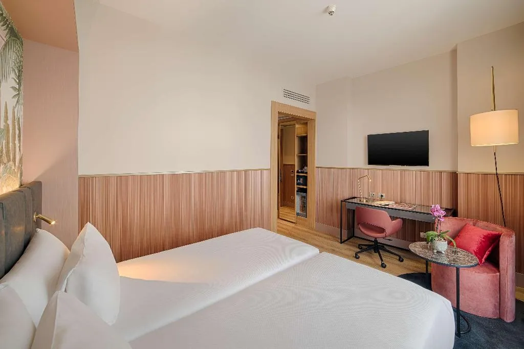 DOUBLE SINGLE USE DELUXE Room, NH Collection Milano Touring, Milan