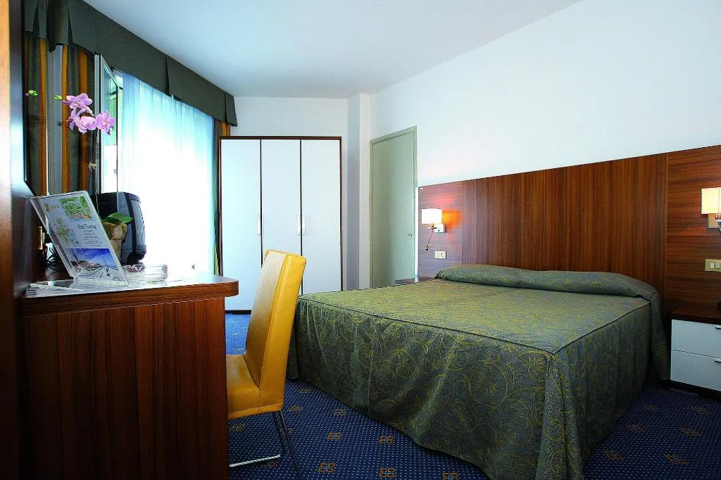 Room, Touring, Venice