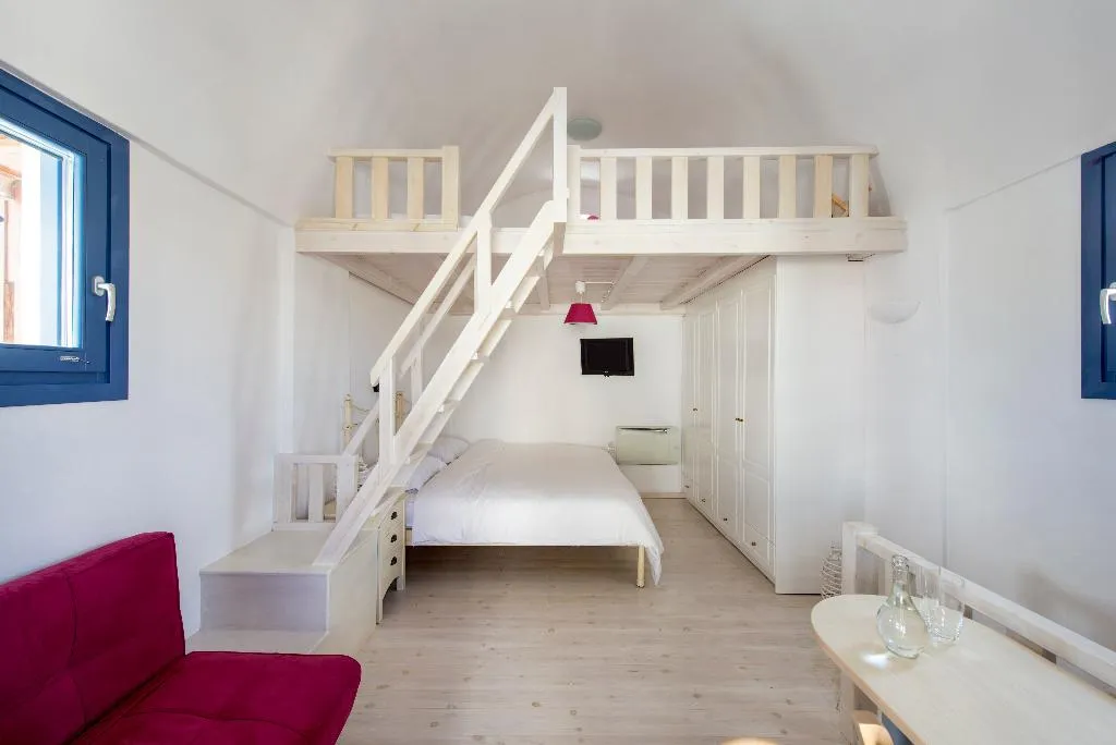 VILLA WITH PRIVATE POOL Room, Earino Suites and Villas, Santorini