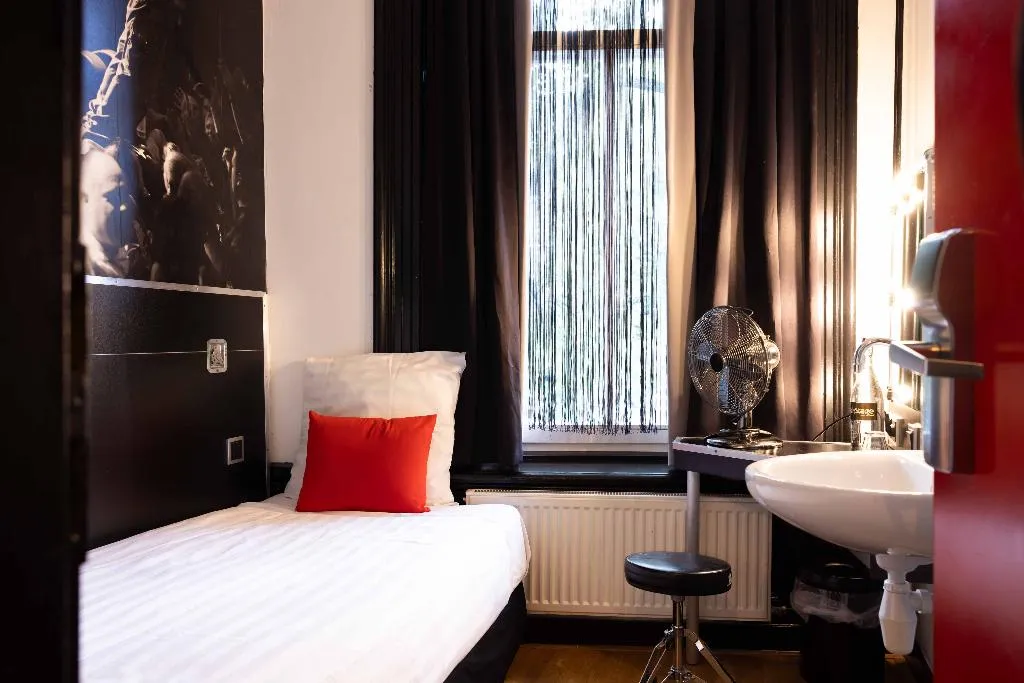 SINGLE BASIC Room, Backstage Hotel, Amsterdam