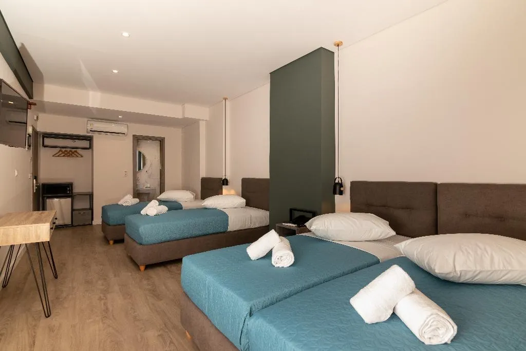 QUADRUPLE COMFORT Room, Dunlin Hotel, Athens