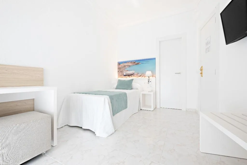 SINGLE STANDARD Room, Azuline Hotel Bahamas, Majorca