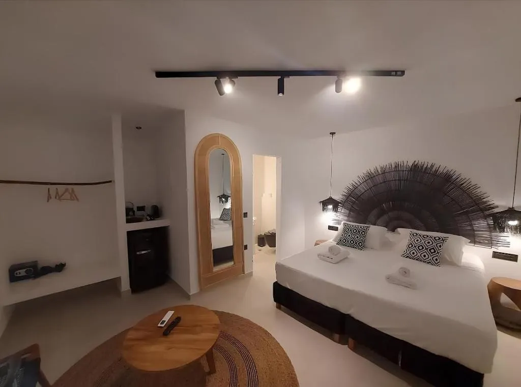Room, Gazelle Living, Santorini