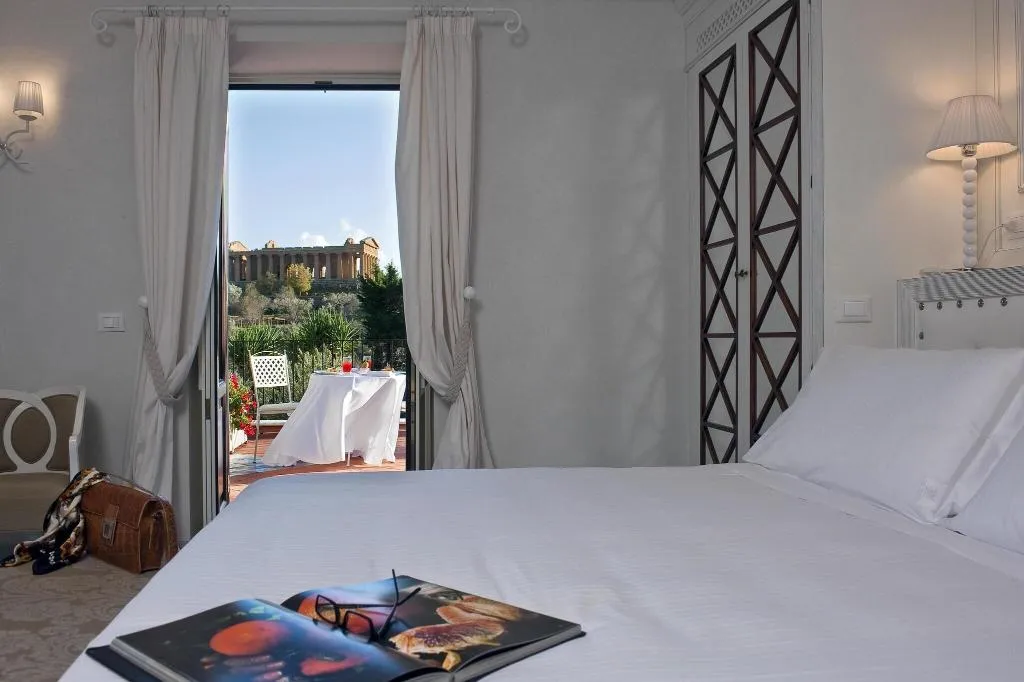 DOUBLE DELUXE QUEEN BED Room, Villa Athena, Catania