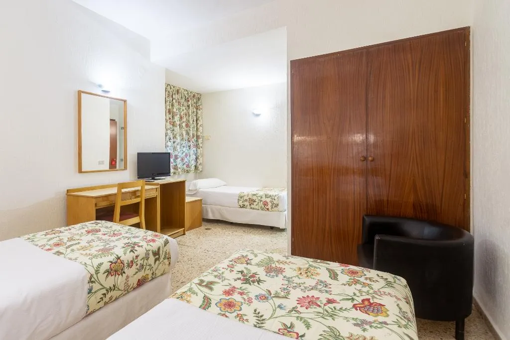 Double or Twin CAPACITY 3 Room, Leuka, Costa Blanca
