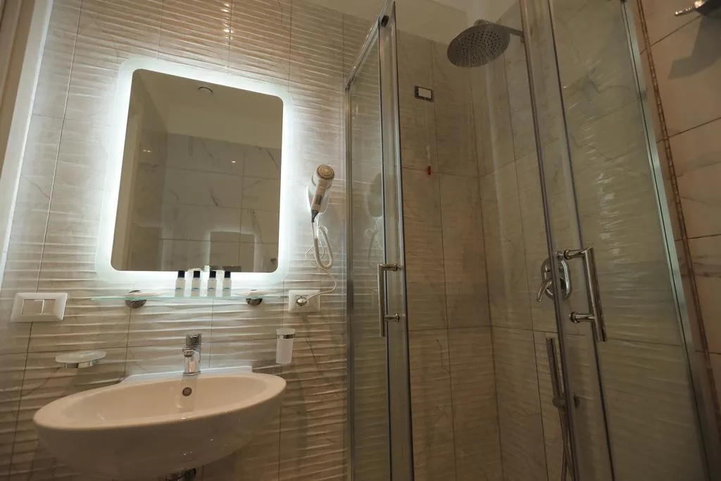 Room, Garibaldi Suite, Naples