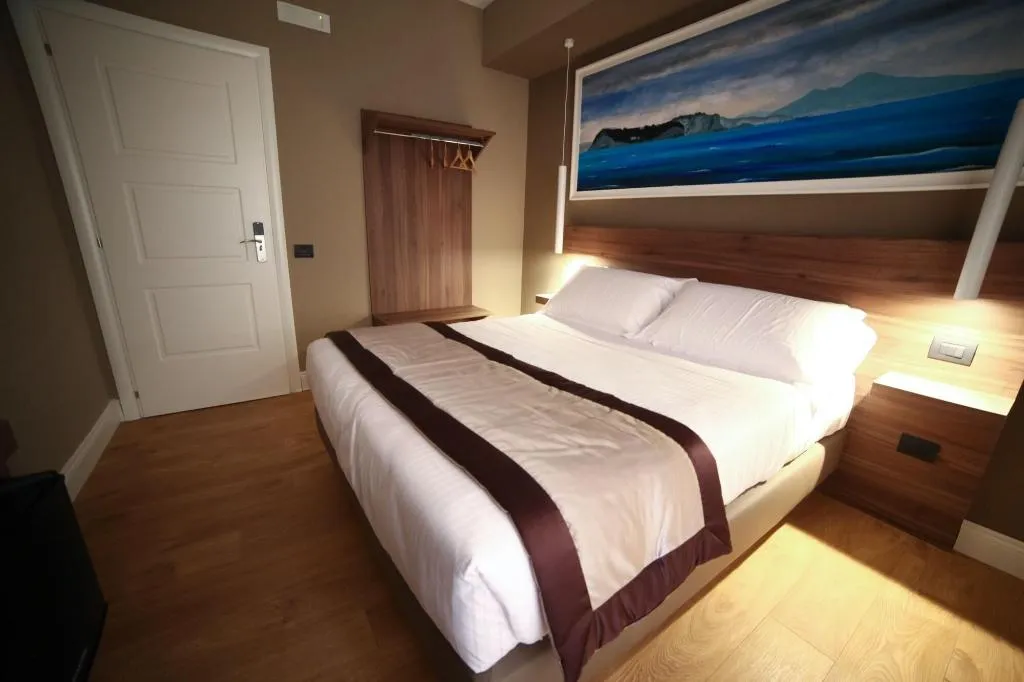 Room, 7Th Floor Suite, Naples