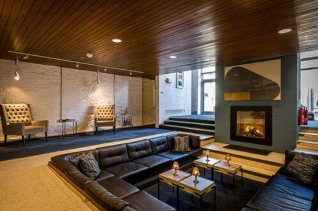 Lobby, Number 31, Dublin
