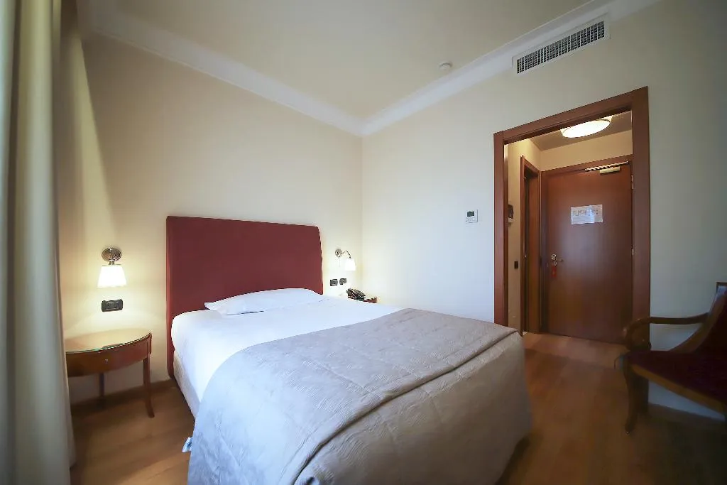 DOUBLE SINGLE USE SUPERIOR Room, Monica Hotel Fiera, Milan