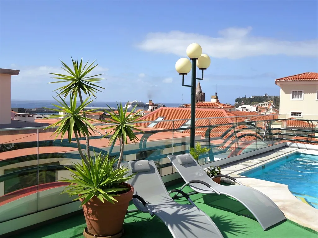 Pool, Windsor, Madeira