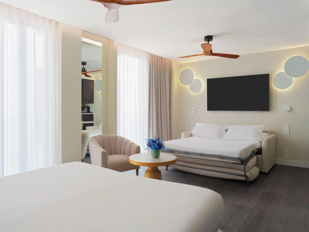 TRIPLE SUPERIOR Room, H10 Port Vell, Barcelona