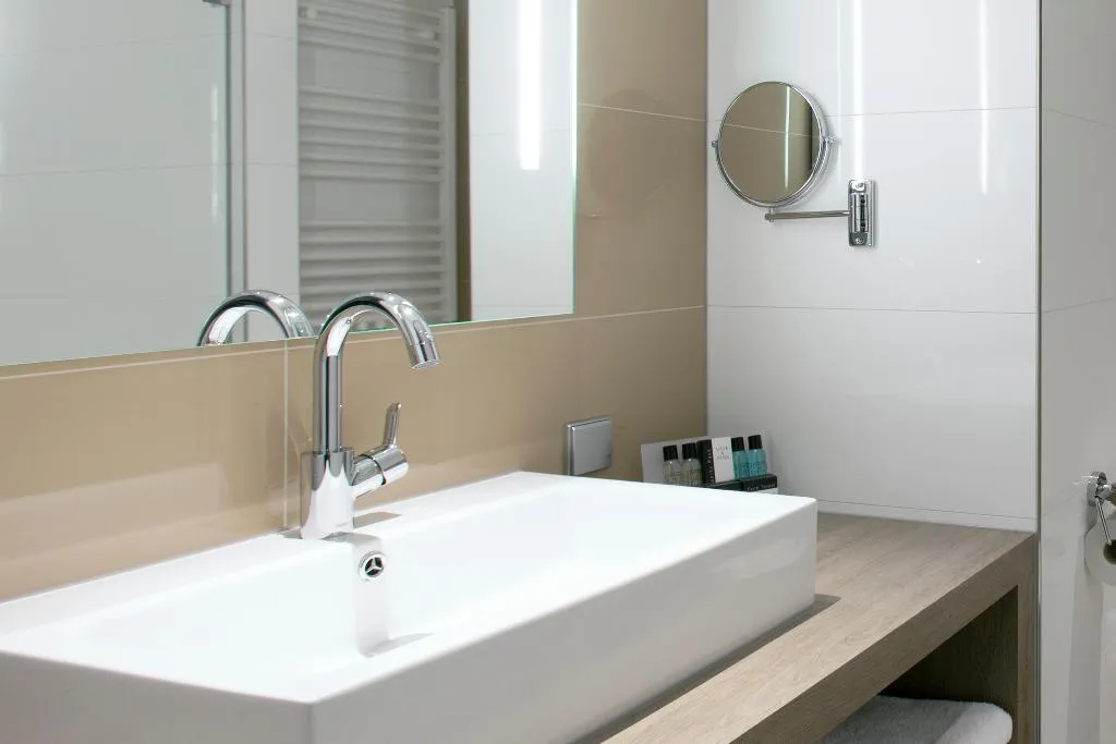 TWIN SUPERIOR Room, Van der Valk Hotel Schiphol, Amsterdam