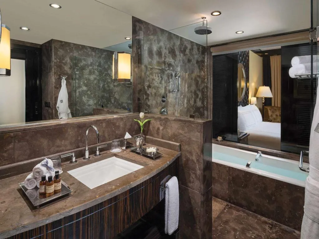 Double or Twin DELUXE PREMIER Room, Fairmont Nile City, Cairo