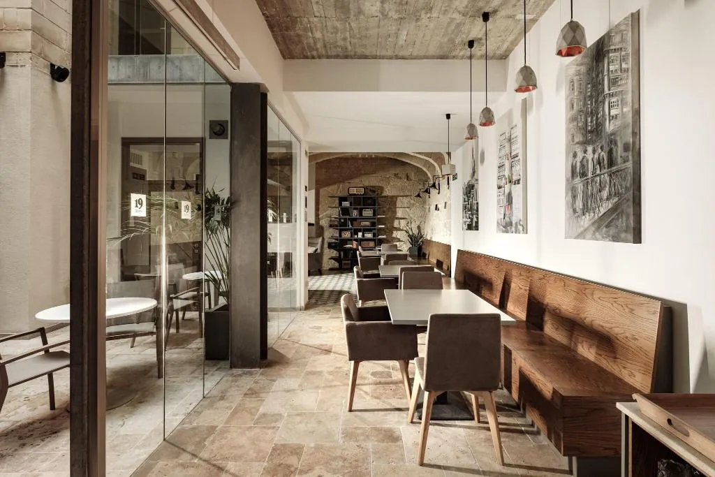 Restaurant, 19 Rooms, Malta