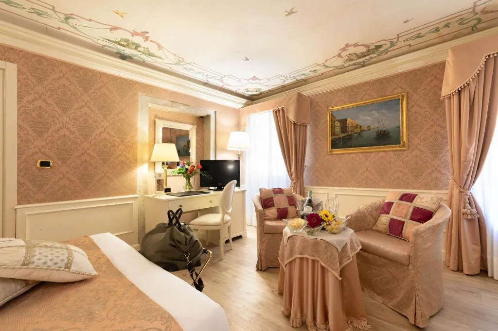 DOUBLE DELUXE CANAL VIEW Room, Duodo Palace, Venice