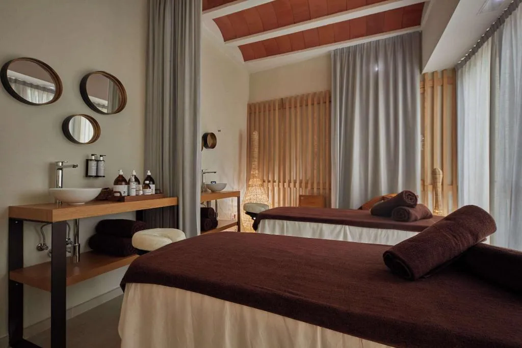Sports and Entertainment, Cala San Miguel Ibiza Res, Curio Colllec by Hilton, Ibiza