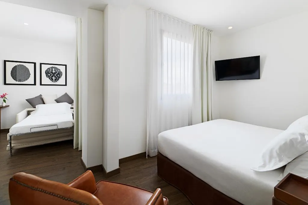 TRIPLE STANDARD Room, H10 Montcada Boutique Hotel, Barcelona