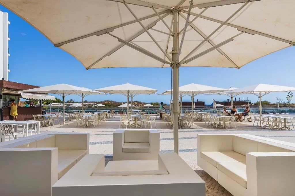 Terrace, Dunamar Hotel Apartamentos, Algarve