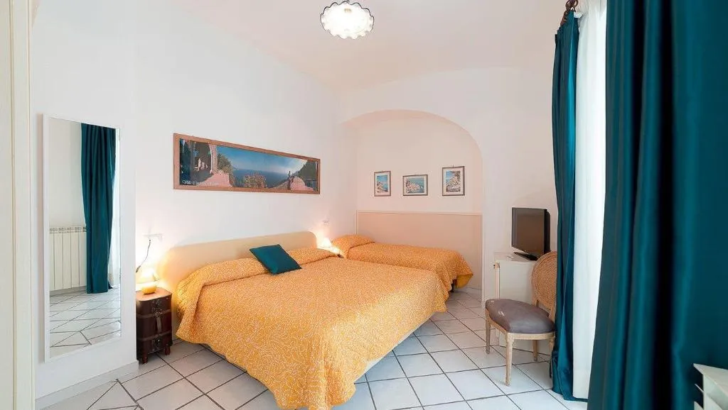 Room, Mimì B&B, Naples