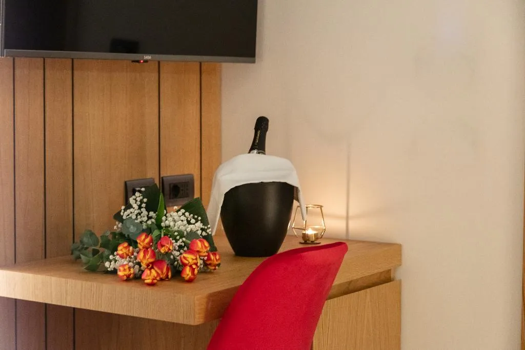 JUNIOR SUITE PREMIER ONE BEDROOM Room, Fortunella Suites, Naples