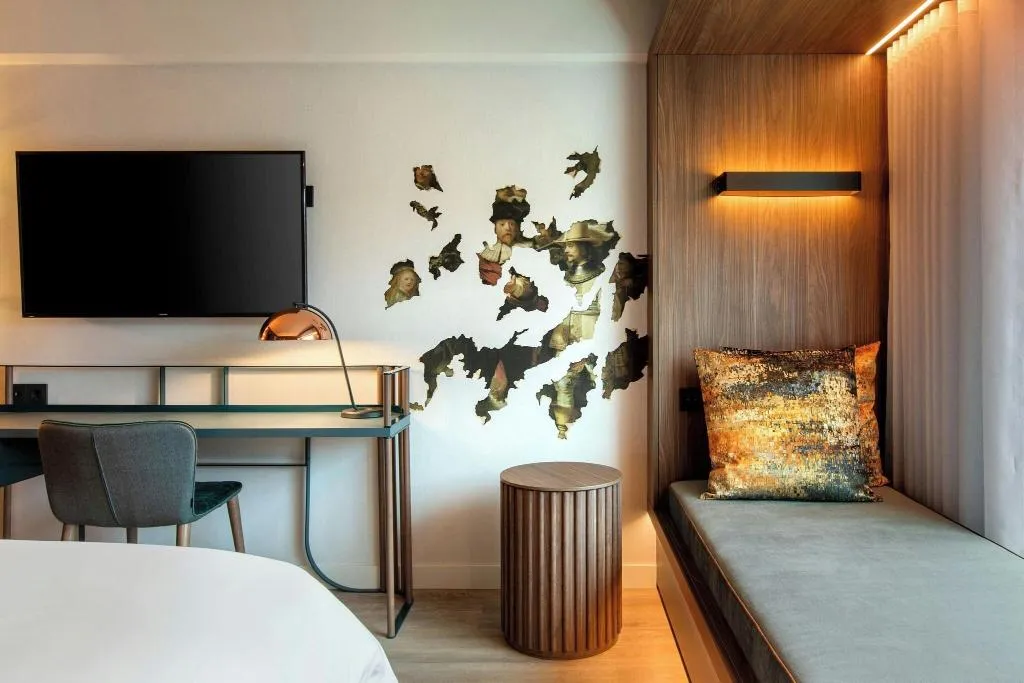 DOUBLE DELUXE KING BED Room, Renaissance Amsterdam Hotel, Amsterdam