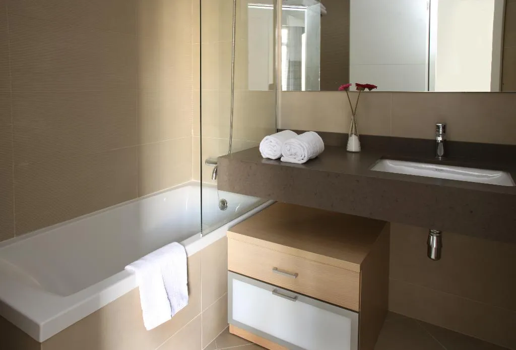 APARTMENT CAPACITY 4 TWO BEDROOMS Room, MH Apartments Suites, Barcelona