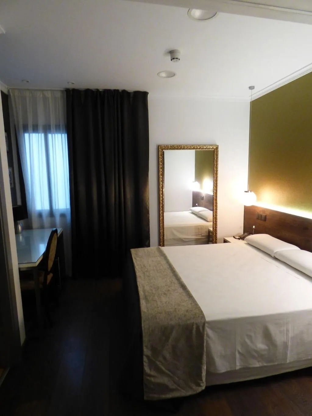 Room, Moderno, Barcelona