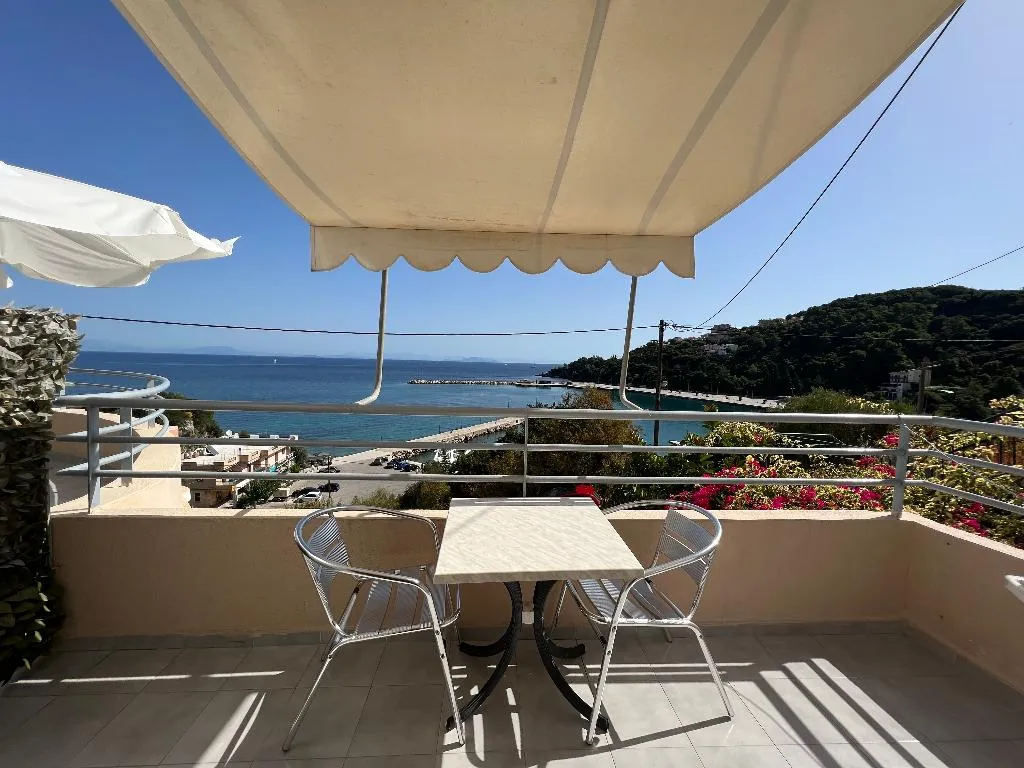 APARTMENT CAPACITY 4 Room, Harbour View, Kalamata